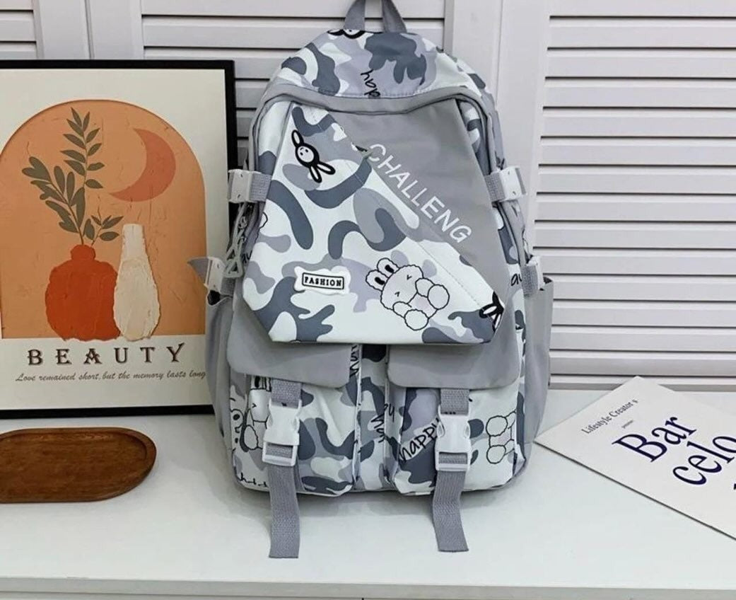 Challenging Backpack – Lightweight, Stylish & Comfortable for Daily Use
